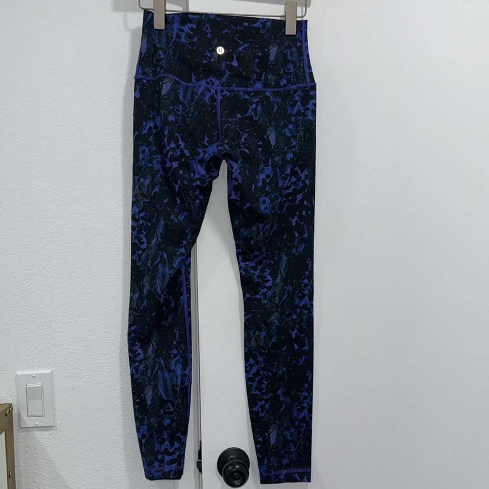 Lululemon - Picture 2 of 4